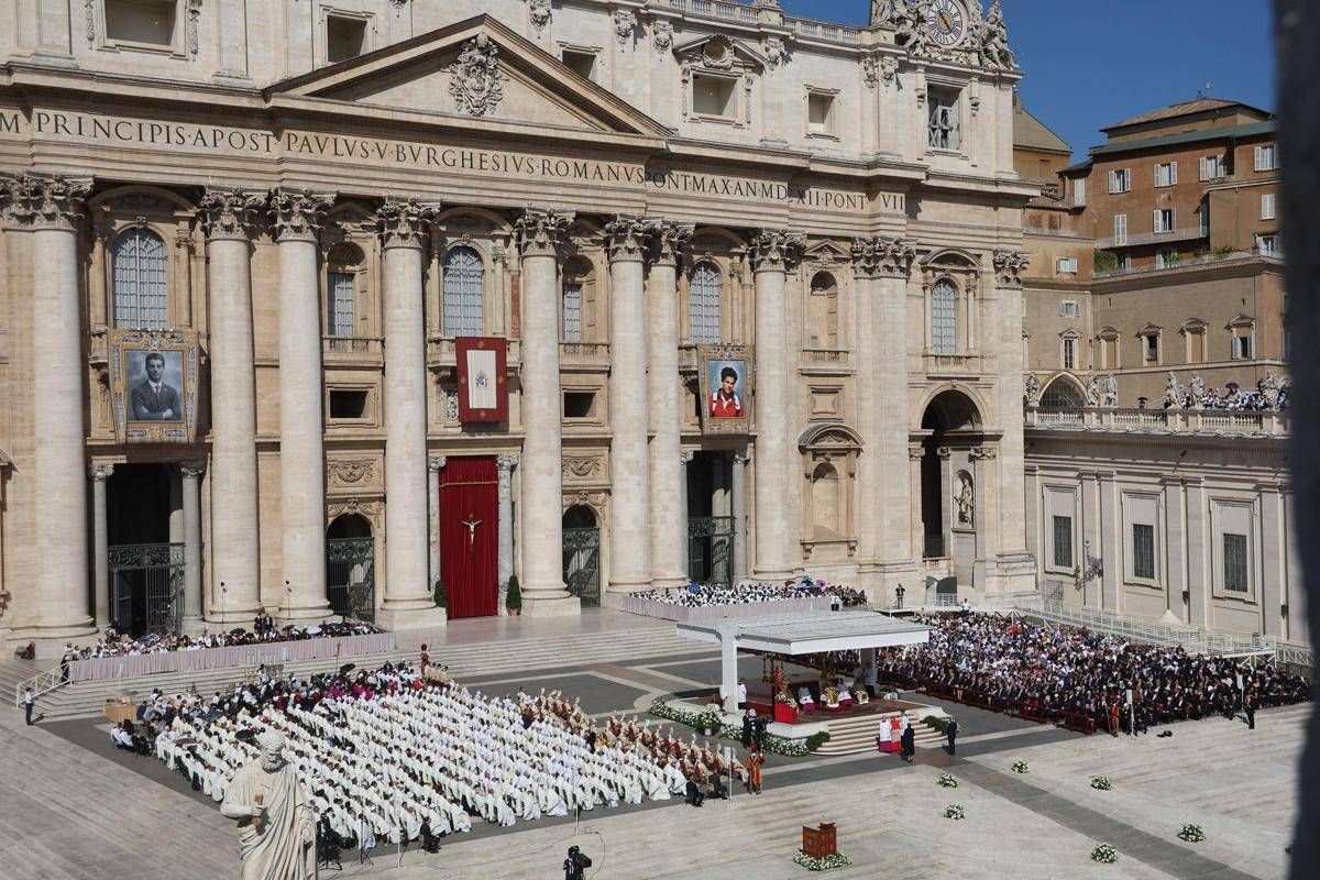 Carlo Acutis e Pier Giorgio Frassati, chi sono i due nuovi giovani santi -