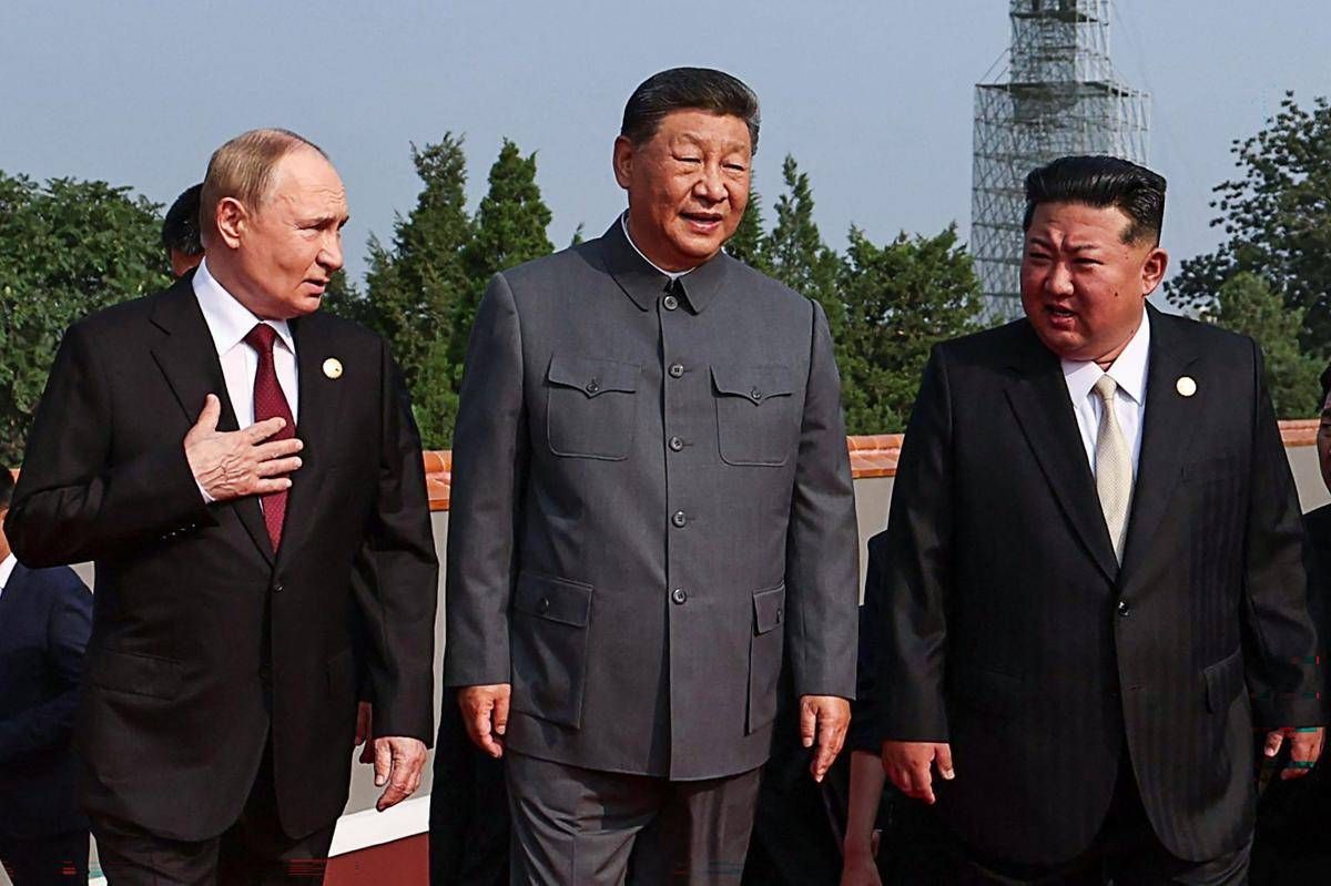 Parata della vittoria a Pechino, Xi accoglie Putin e Kim. Trump: "Cospirate contro Usa" -
