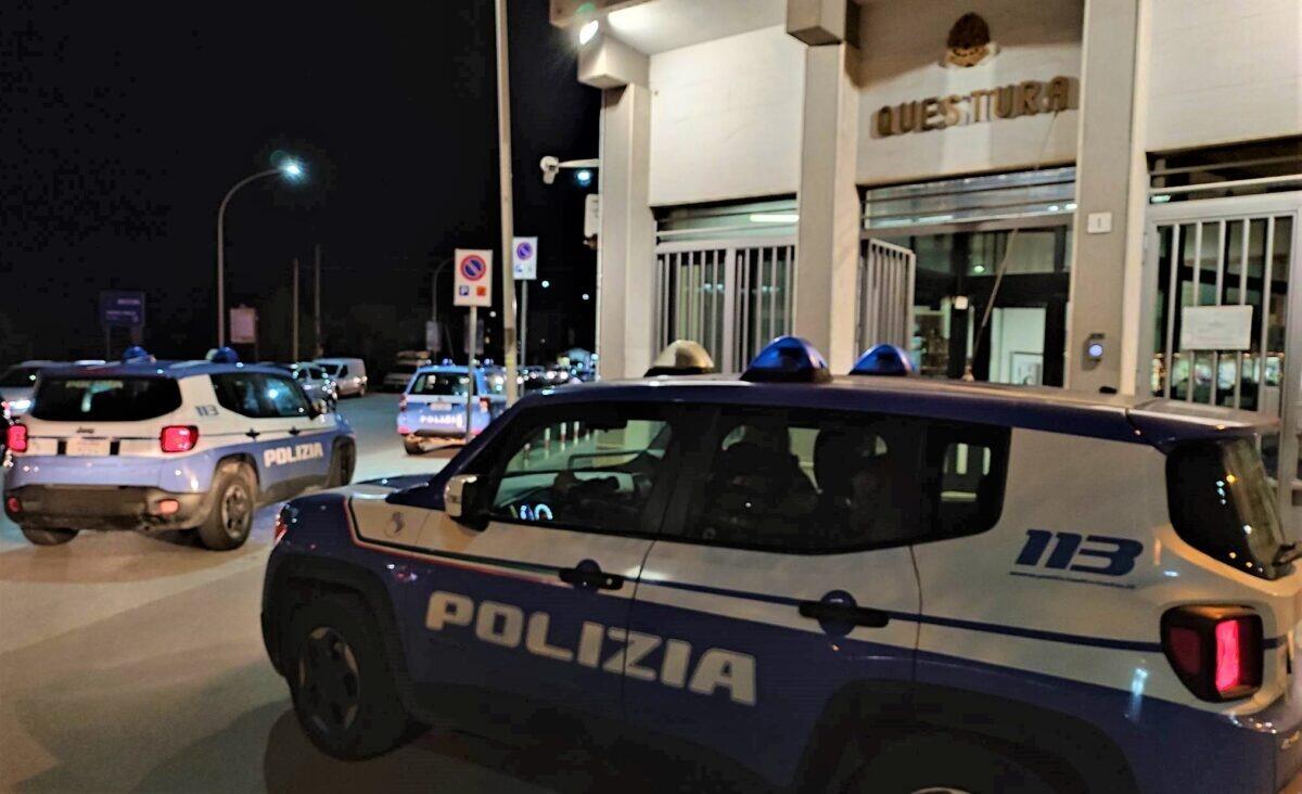 Giovane in crisi si avvicina alla polizia a Caltanissetta con un coltello | Una richiesta scioccante che ha lasciato tutti sbigottiti! - 