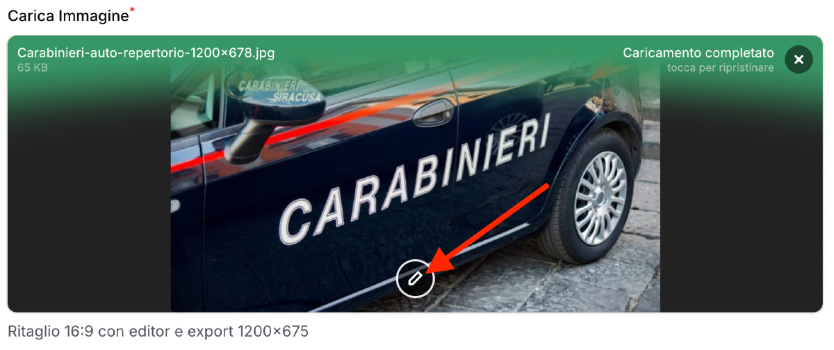 Dopo aver caricato l'immagine di copertina, clicca sull'icona a forma di matita