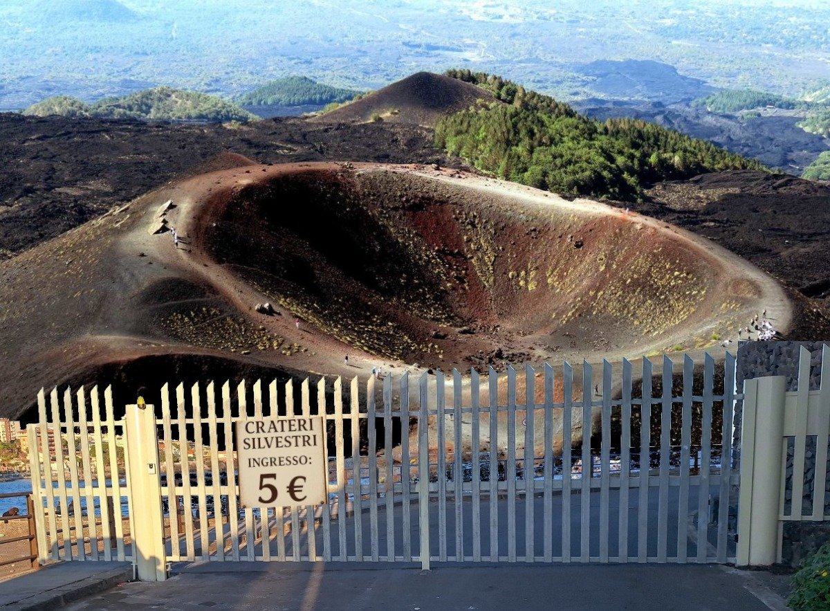 Crateri Silvestri a pagamento | Follia totale sull'Etna e la reazione di Catania - Credit Foto Attilio Pavone