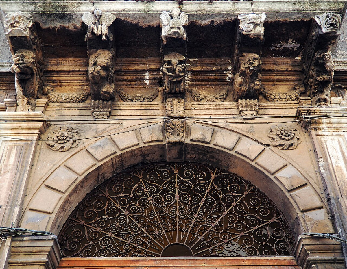 Il palazzo che nascondeva un’altra città sotto i suoi pavimenti: il segreto dimenticato di Catania - Foto: Mattia Luigi Nappi/Wikipedia