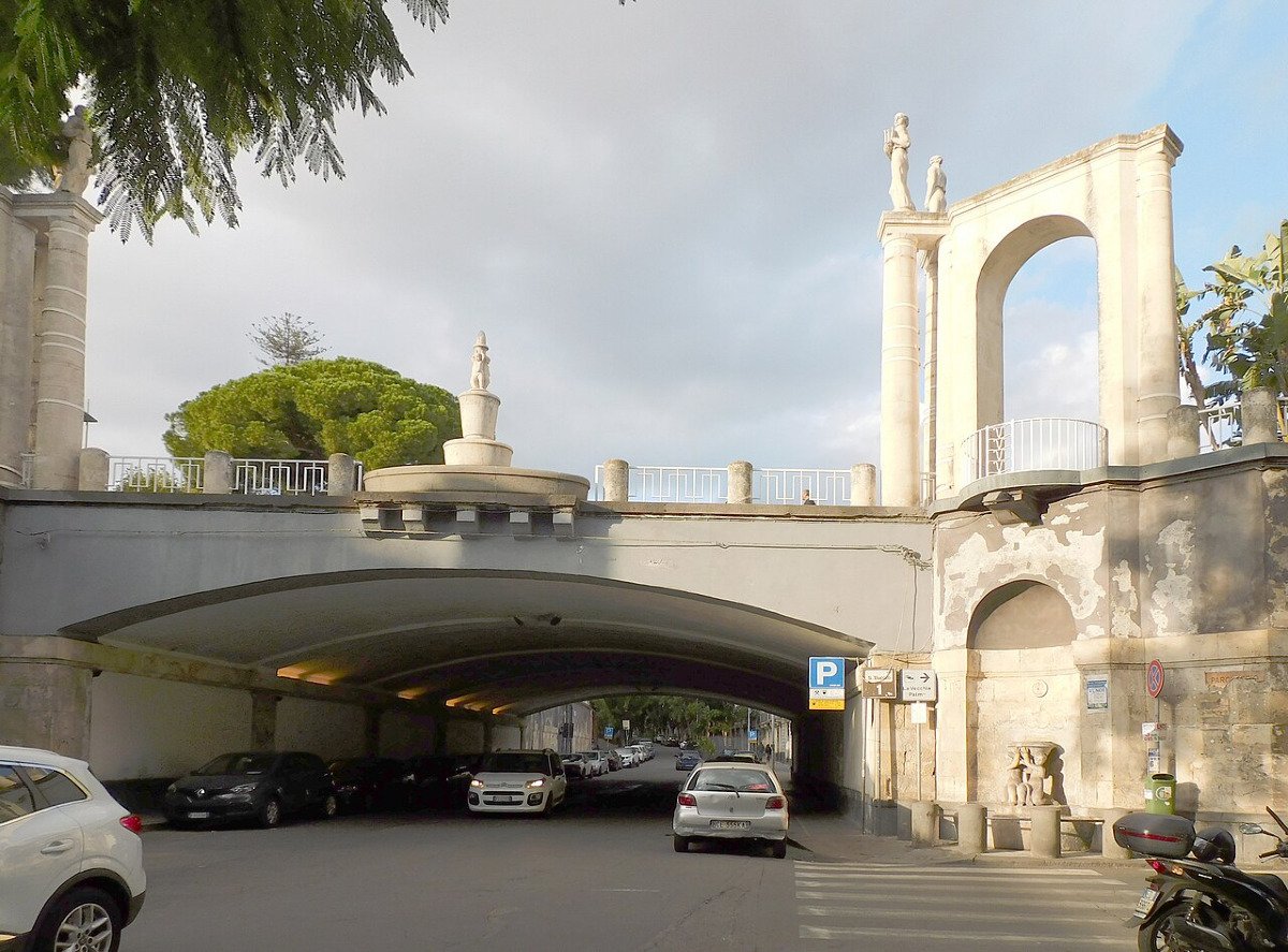 La strada catanese che nasconde le ferite del tempo e un segreto sotto le sue pietre - Foto: Panek/Wikipedia