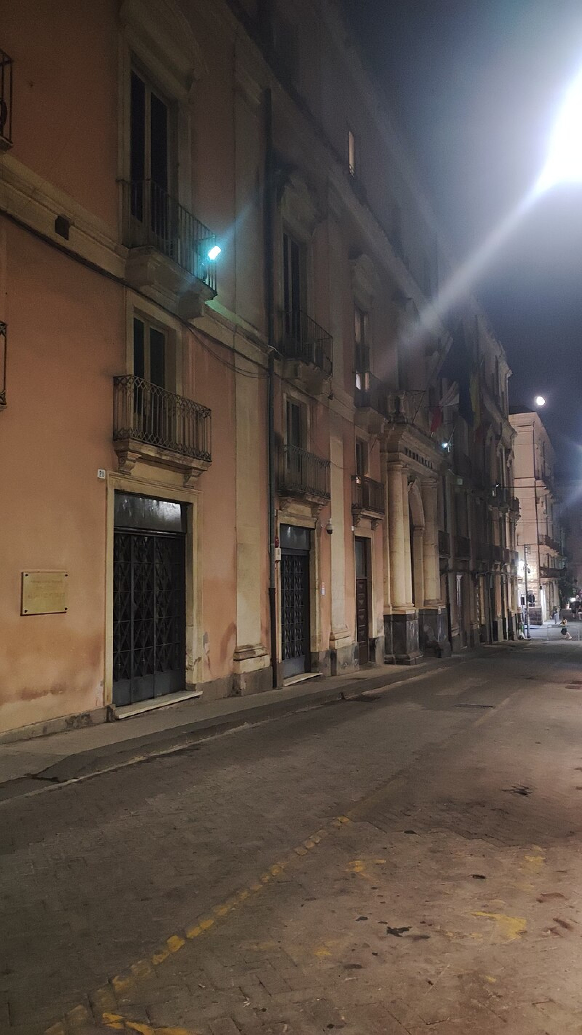 Tra le mura dove il tempo non entra: la biblioteca poco conosciuta che racconta storie incredibili su Catania - Foto: Veniamainblu/Wikipedia