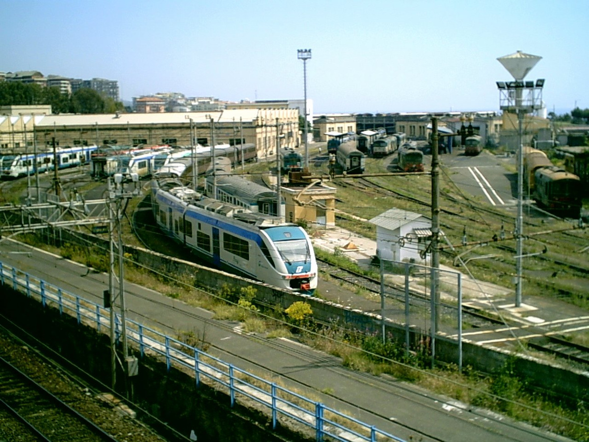 Il gigante di ferro nascosto ai margini di Catania: dove il tempo si è fermato tra sbuffi e curiosità - Foto: Anthos/Wikipedia