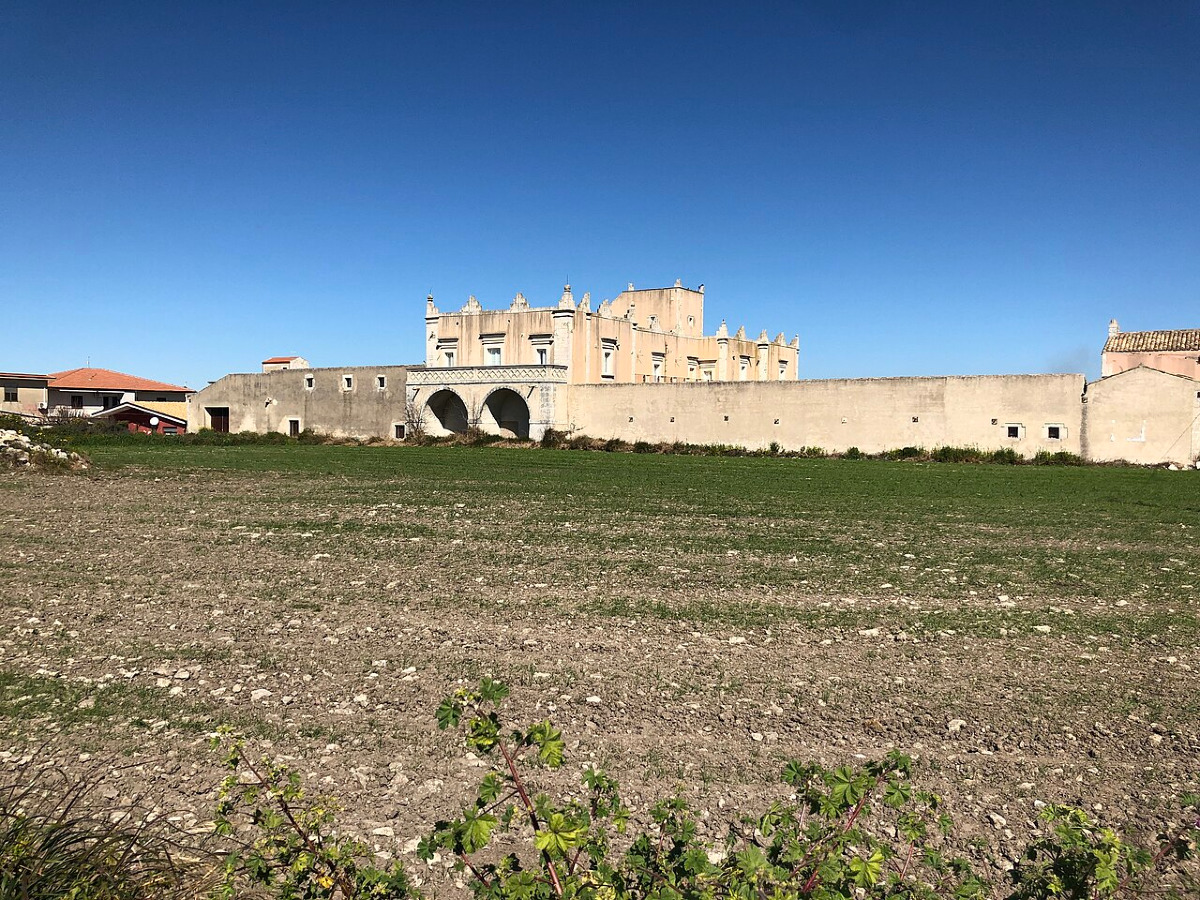 Tra colline e pietre bianche: il borgo ragusano dalle storie poco conosciute - Foto: Davide Mauro/Wikipedia