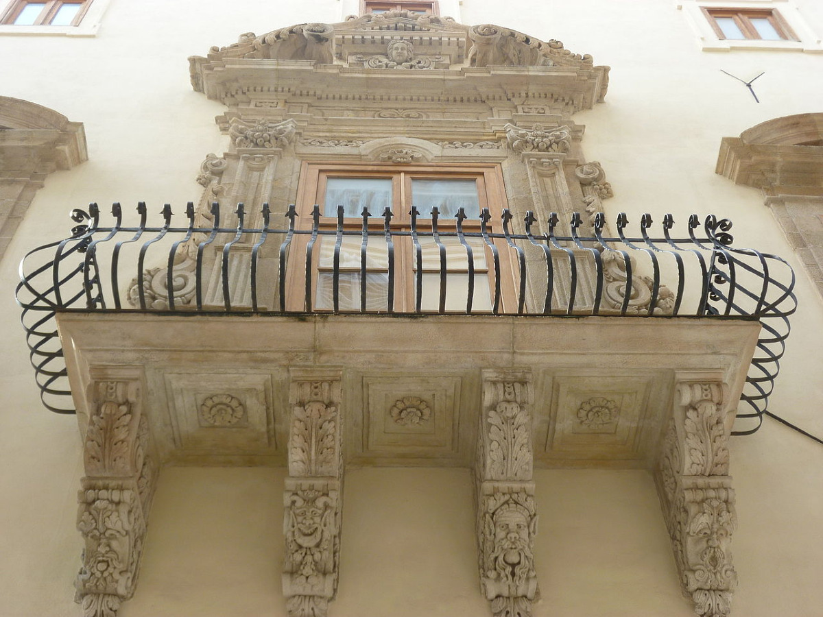 L’elegante palazzo siciliano che nasconde un mistero segreto - Foto: Antoine Pitrou/Wikipedia