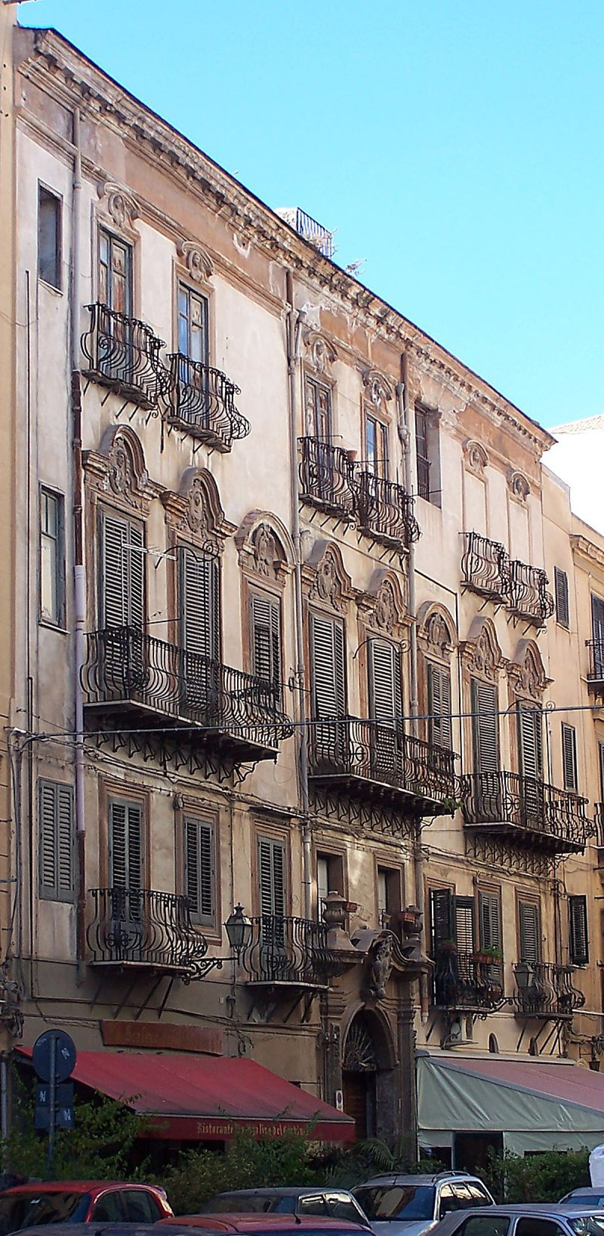 Un’eleganza settecentesca nel cuore di Palermo: questo palazzo nasconde un segreto incredibile - Foto: SPQP/Wikipedia