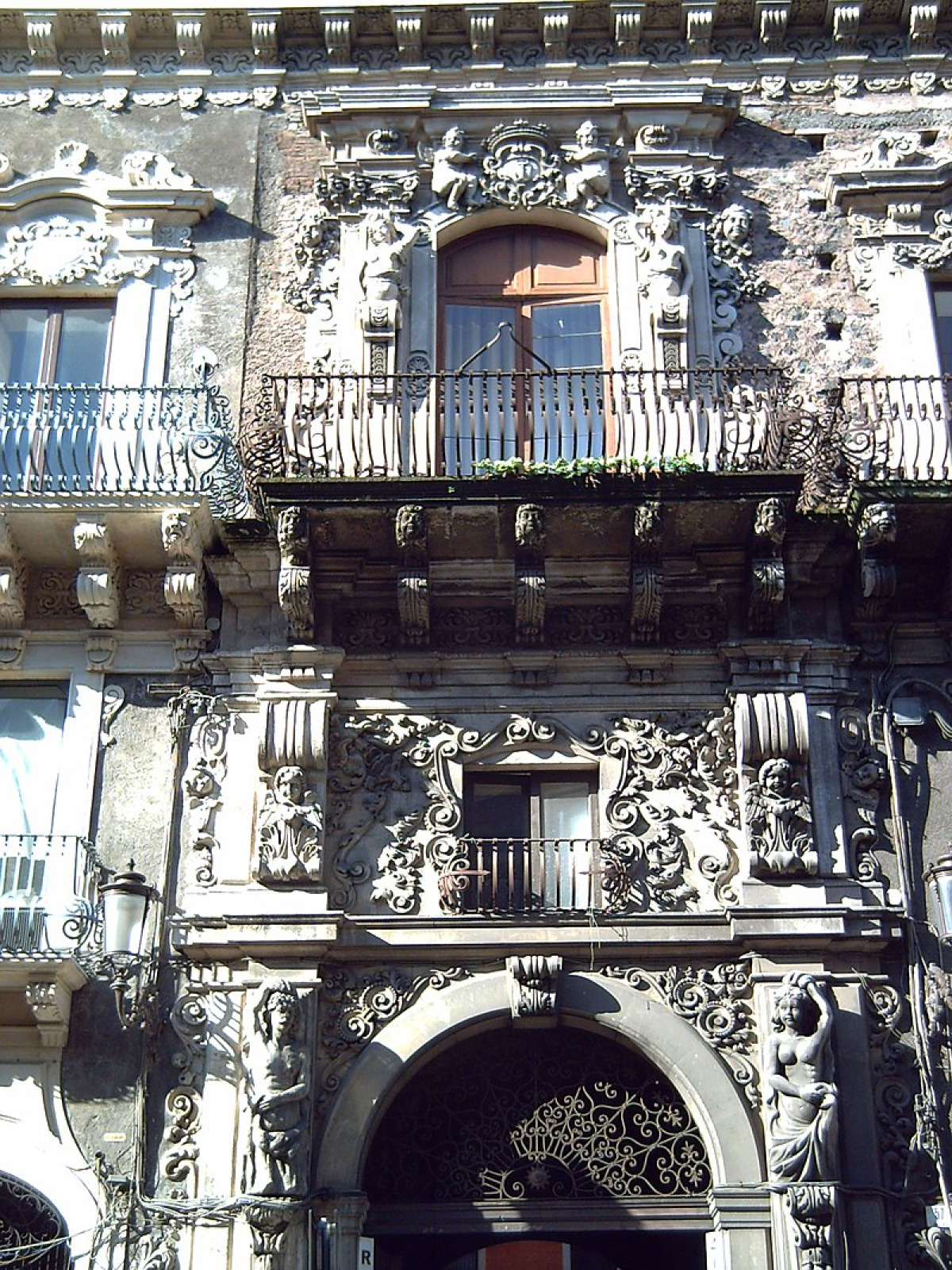 Il palazzo rinato dalle macerie: ciò che accadde nel cuore di Catania lasciò tutti senza parole - Foto: Simone Fatuzzo/Wikipedia