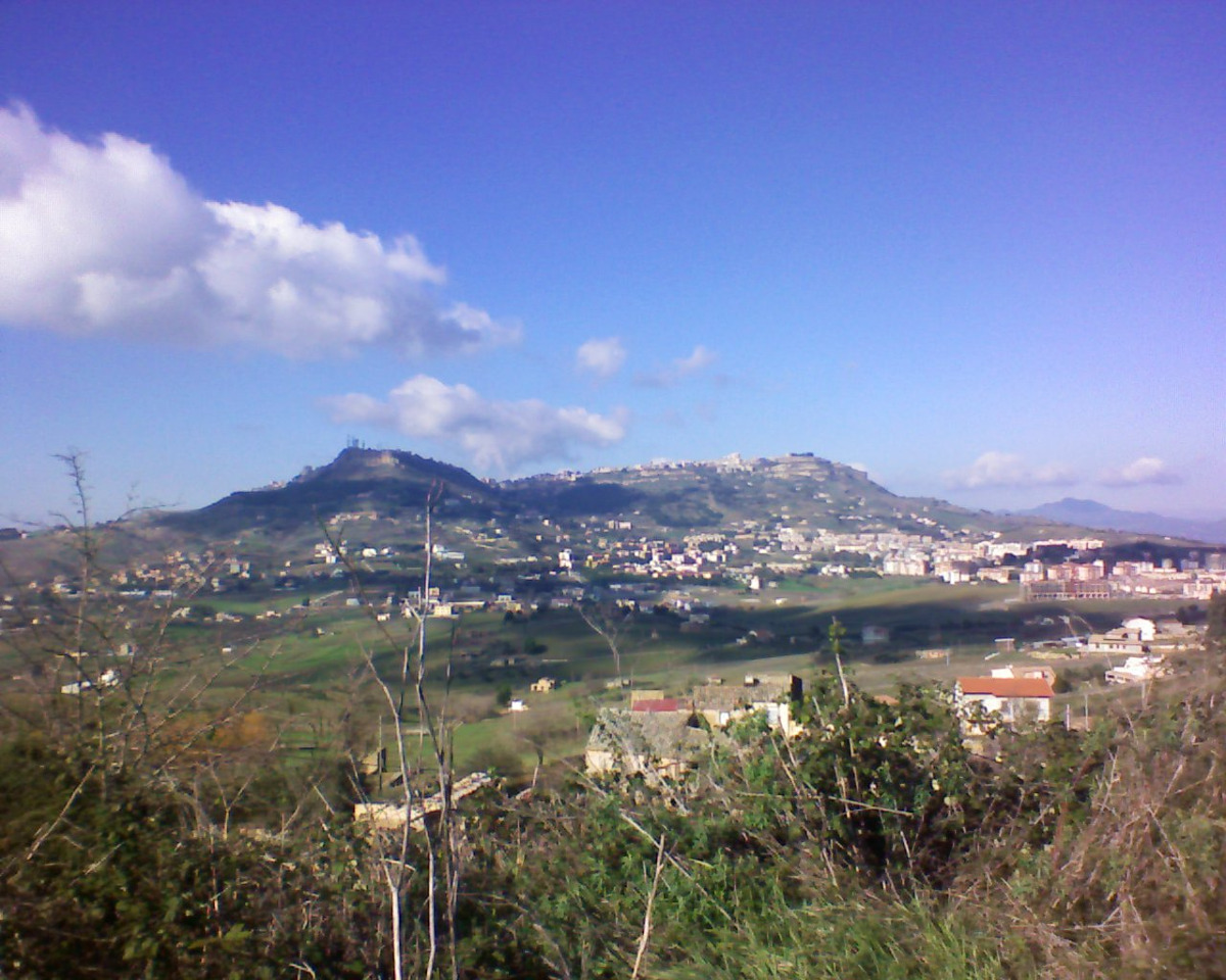 La città siciliana doppia che non dorme mai: dove antico e moderno si guardano da lontano - Foto: Massimiliano Canale (User:Max Canal/Wikipedia