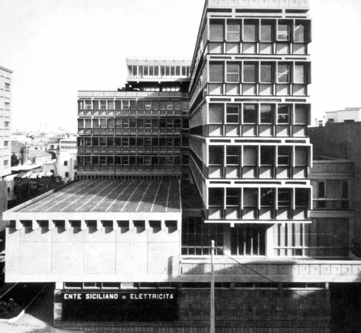 L’edificio che nessuno conosce ma che custodisce l’ombra segreta dell’elettricità di Catania - Foto: Ente siciliano di elettricità - Archivio Ente siciliano di elettricità. Scadenza Diritti spettanti alle Amministrazioni dello Stato/Wikipedia