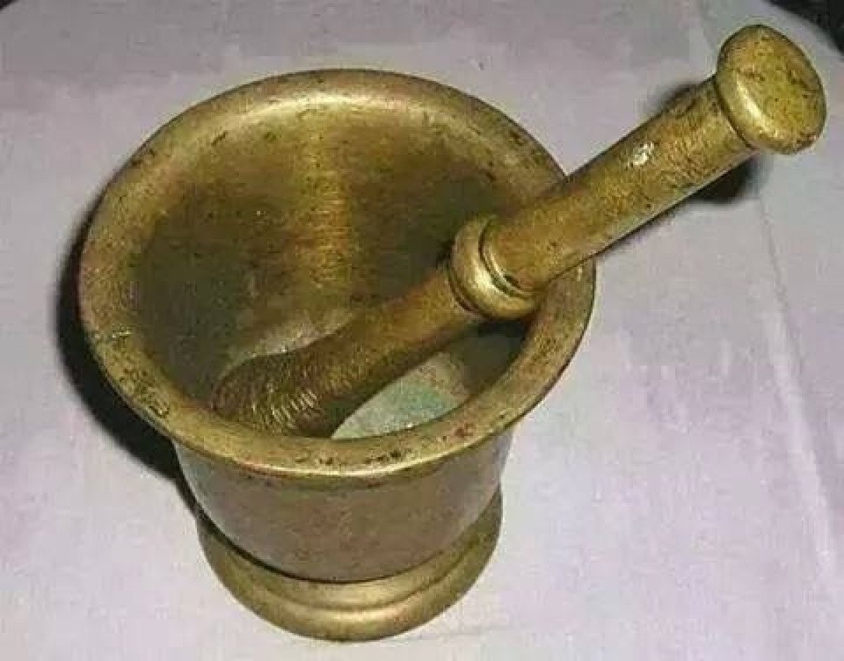 Il mortaio in ottone: il rumore della tradizione che riporta indietro nel tempo - 