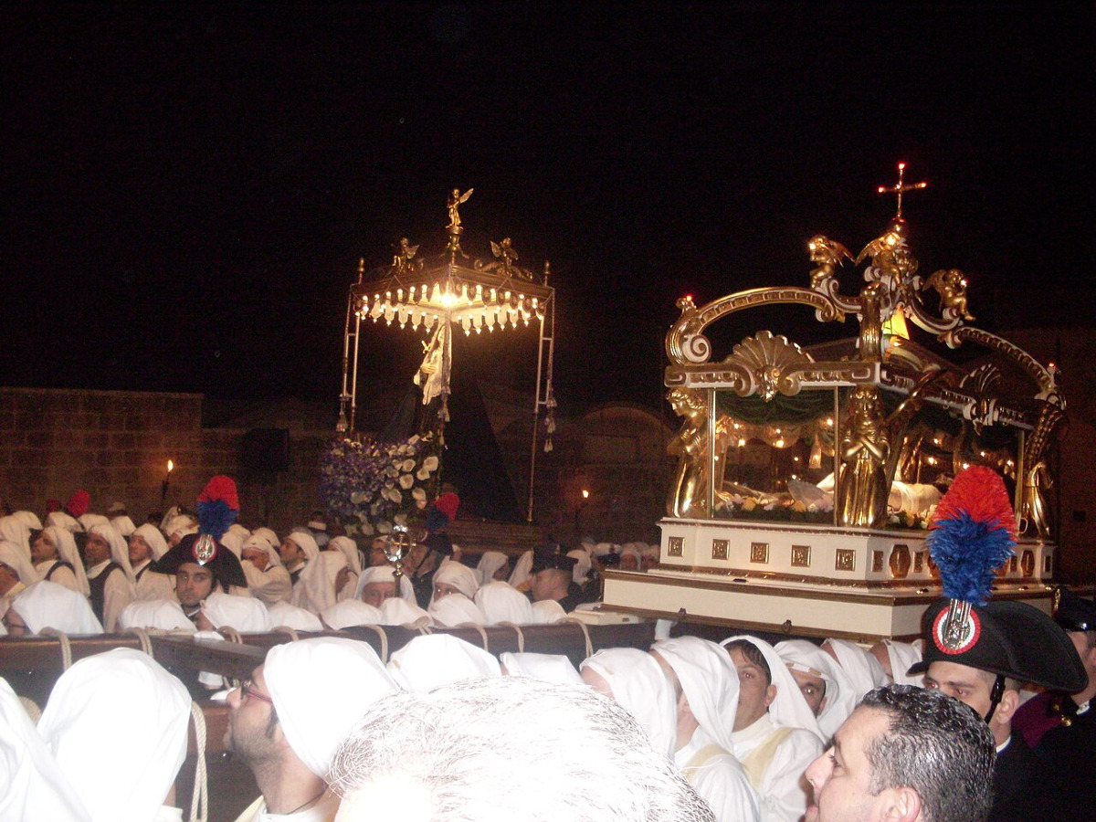 Lo sconvolgente rito che ferma il tempo nel cuore di Enna - Foto: Max Ponzi/Wikipedia