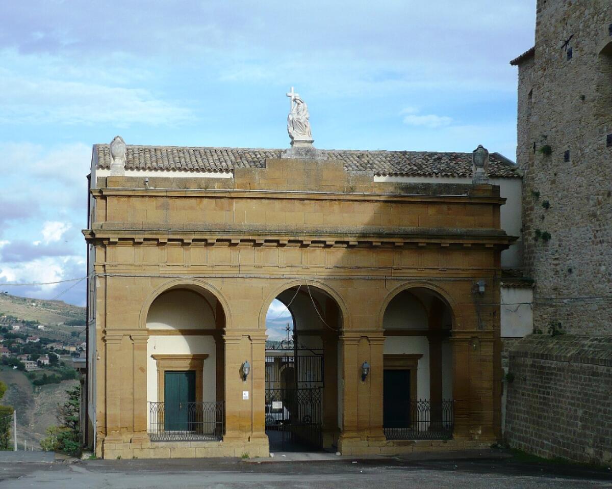 Cimitero chiuso per due giorni nel Comune di Caltanissetta | Scopri perché la pulizia è più importante di quanto pensi! -