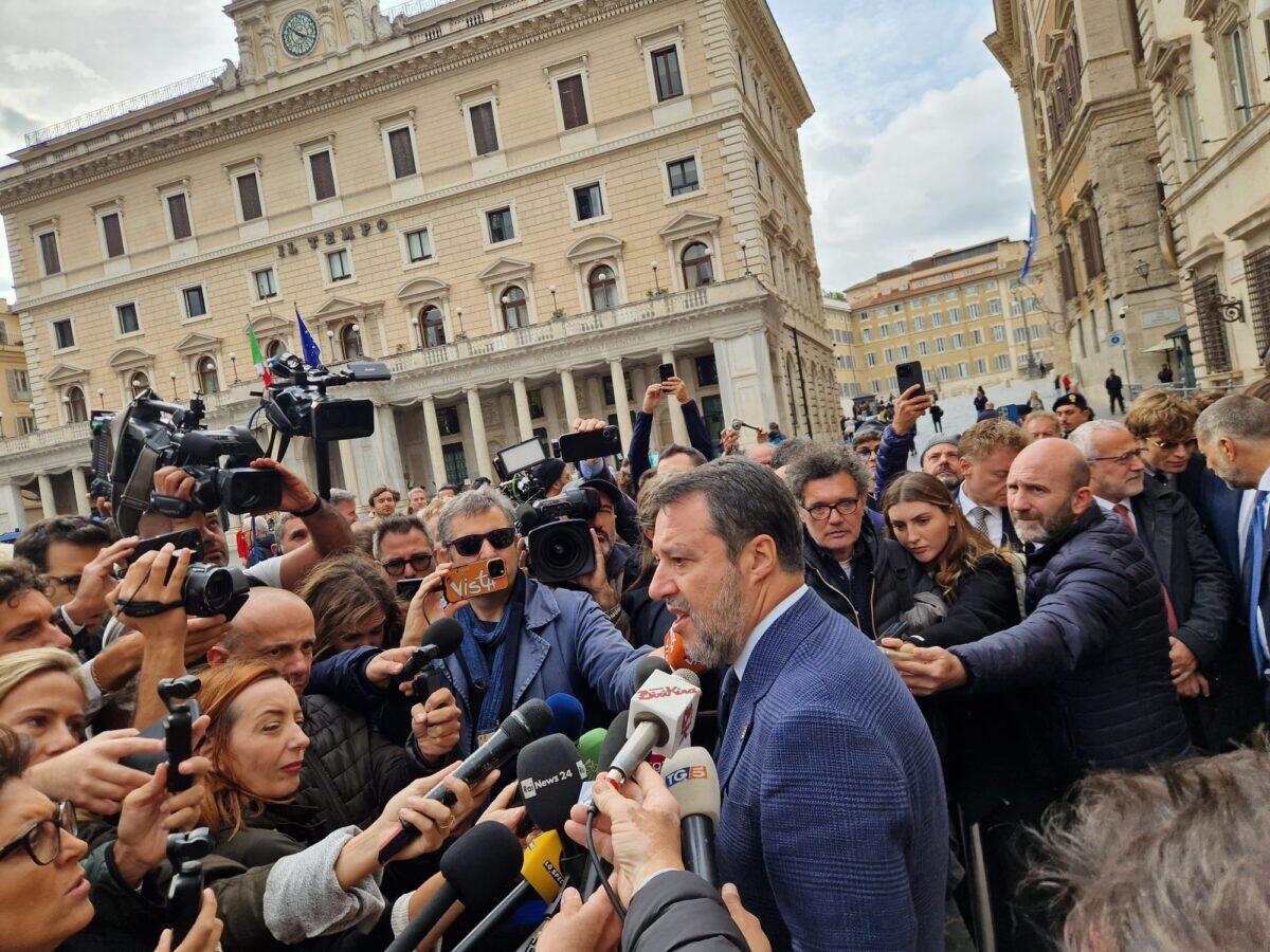 Ponte sullo Stretto: il piano di Salvini svela segreti inaspettati | È davvero un progetto per gli italiani o solo un'illusione politica? - 