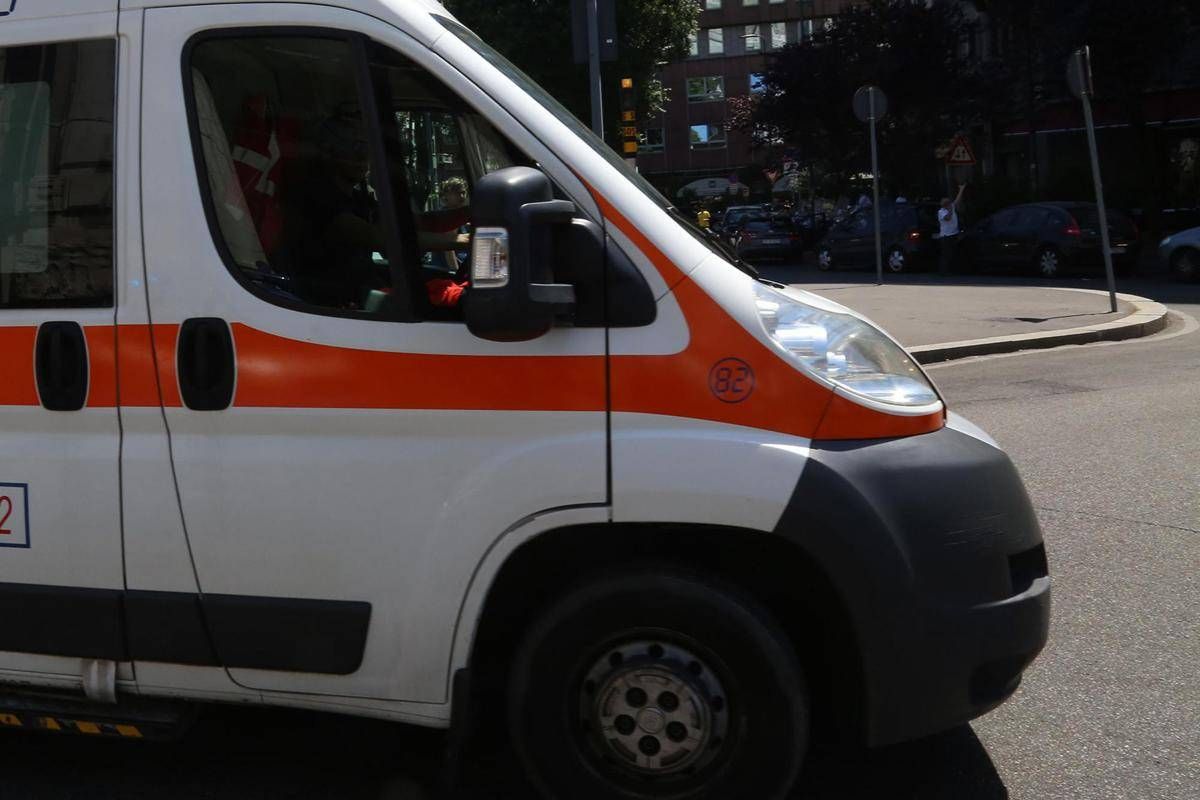 Roma, si sporge per salutare sorellina: bimbo precipita da finestra, è grave -