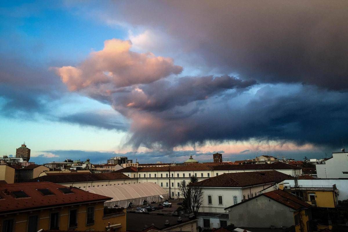 Maltempo, cieli grigi e Ottobrata: il meteo spacca l'Italia -
