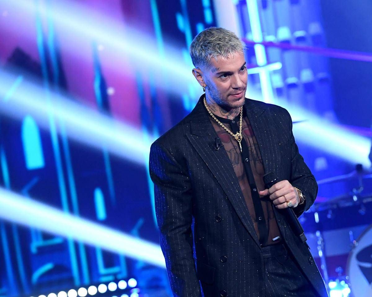 Emis Killa fa una donazione a una bimba malata ma è una truffa: "State attenti" - 
