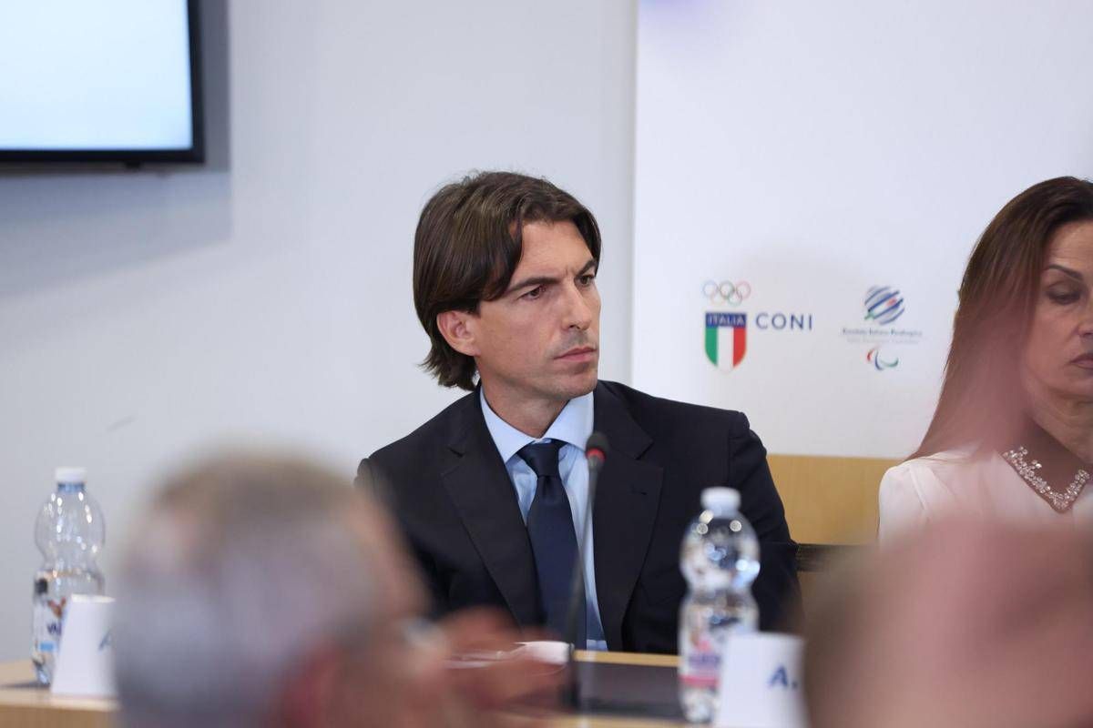 Bullismo, Onorato: "Su uso cellulare giovani serve intervenire rapidamente come istituzioni" -