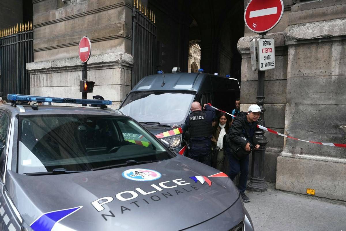 Louvre, il bottino del furto: rubati 8 gioielli, il valore è inestimabile -