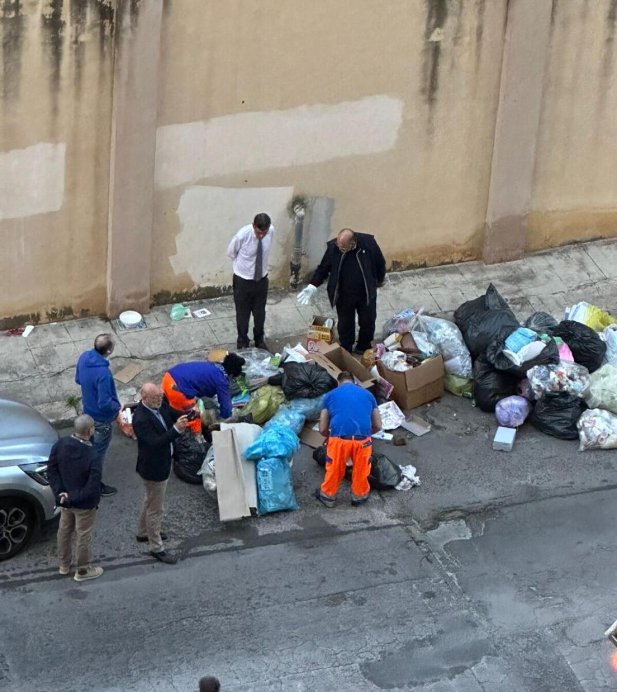 Palermo: Scoperta scioccante sotto i rifiuti abbandonati | La lotta contro il degrado diventa una guerra! - 