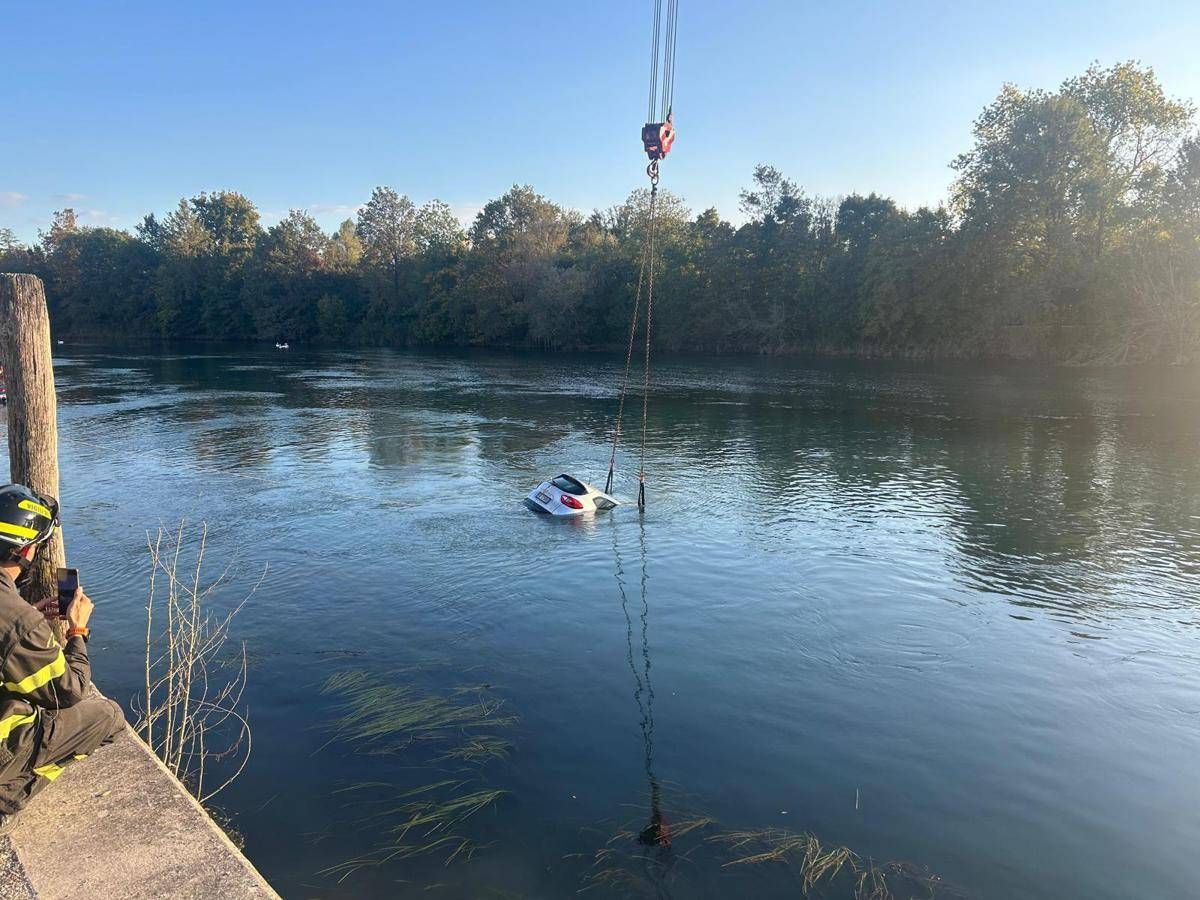 Treviso, recuperata auto nel Sile: morte le due persone a bordo -