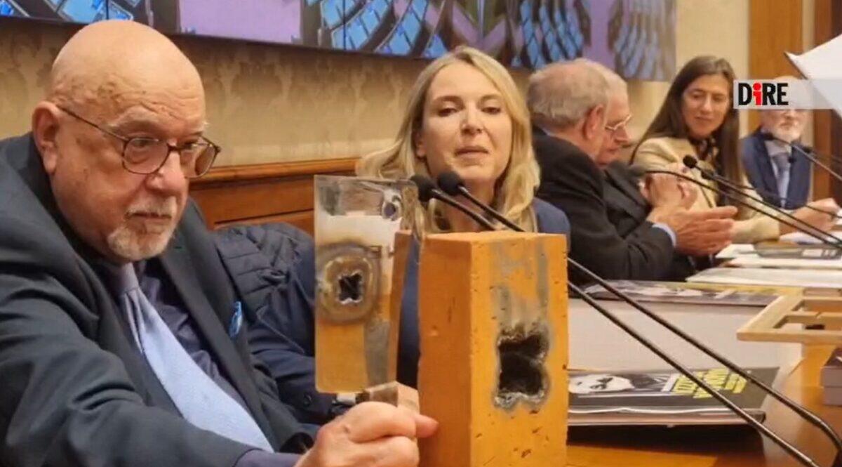 Ritrovata la 'macchina di Majorana' che trasforma sabbia in grano | Gli scettici sono pronti a demolire la bufala! -