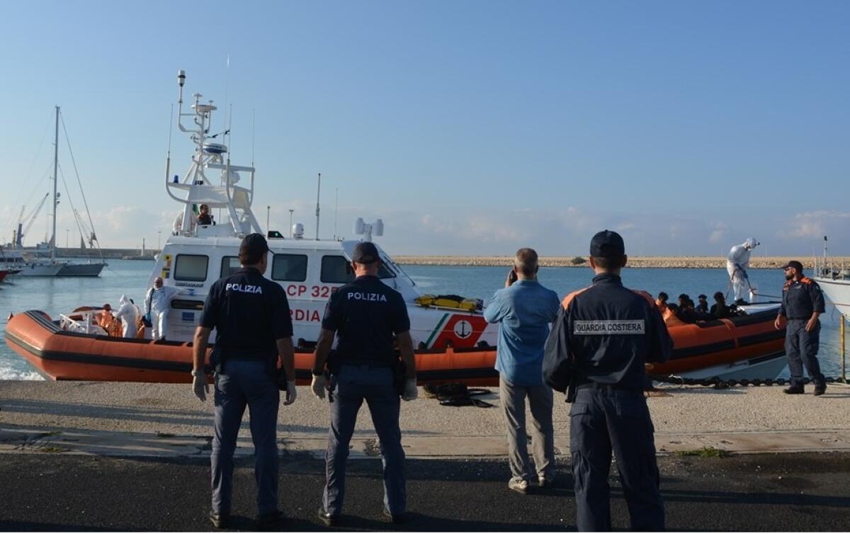 Scafisti svelati: La Polizia di Ragusa smaschera un'incredibile rete di immigrazione clandestina! - 