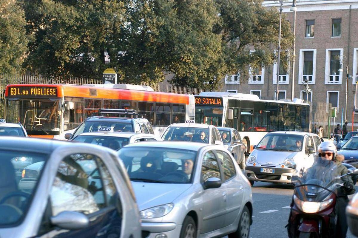 Roma, evitato blocco dei veicoli euro 4 e 5: approvata delibera - 