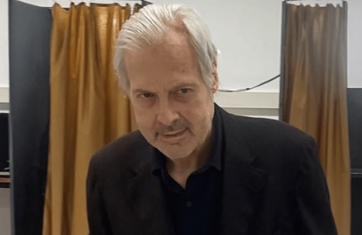 Vittorio Sgarbi e la lotta contro la depressione: "Non avevo più voglia di vivere, pesavo 59 chili" -