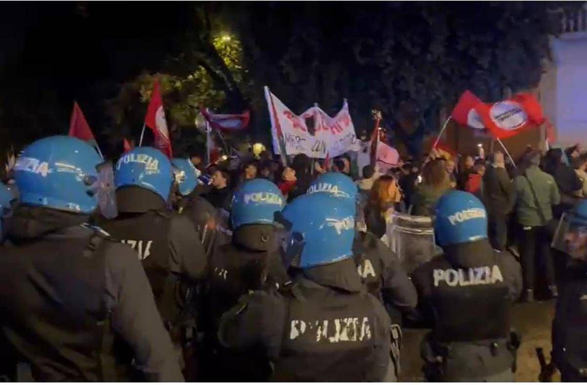 Roma, tensione al corteo Pro Pal: idranti sui manifestanti - 