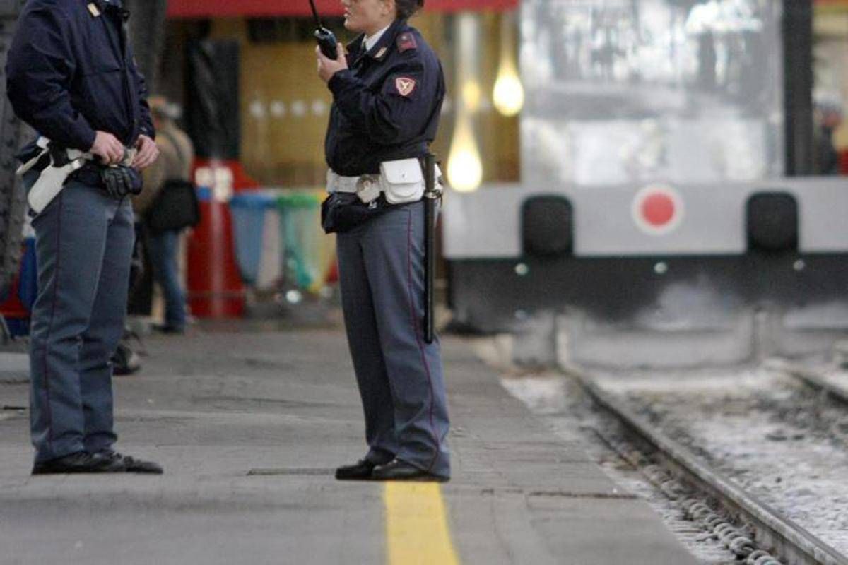 Roma, investita dal treno a Colle Mattia: morta 52enne americana - 