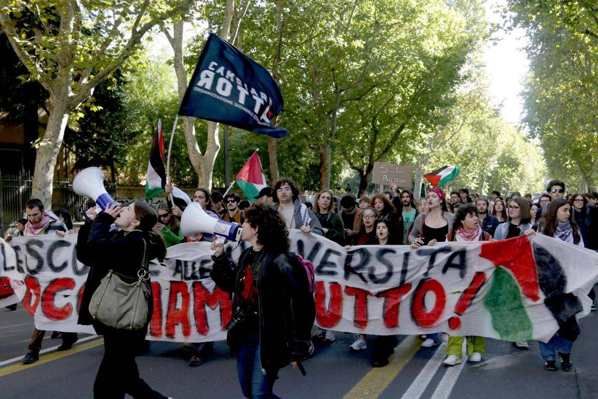 Sciopero generale e manifestazioni oggi in tutta Italia per Gaza e Flotilla: le news in diretta -
