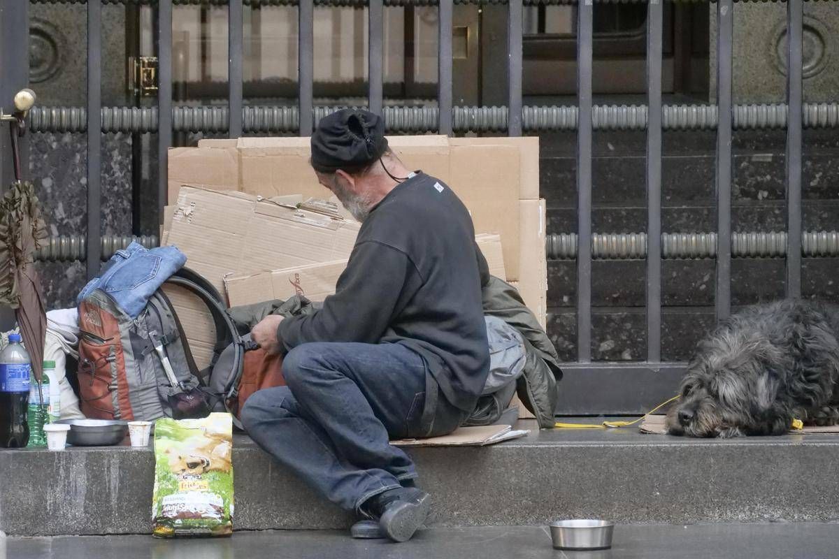 Oltre 5,7 milioni di persone in povertà assoluta nel 2024: allarme stranieri e minori -