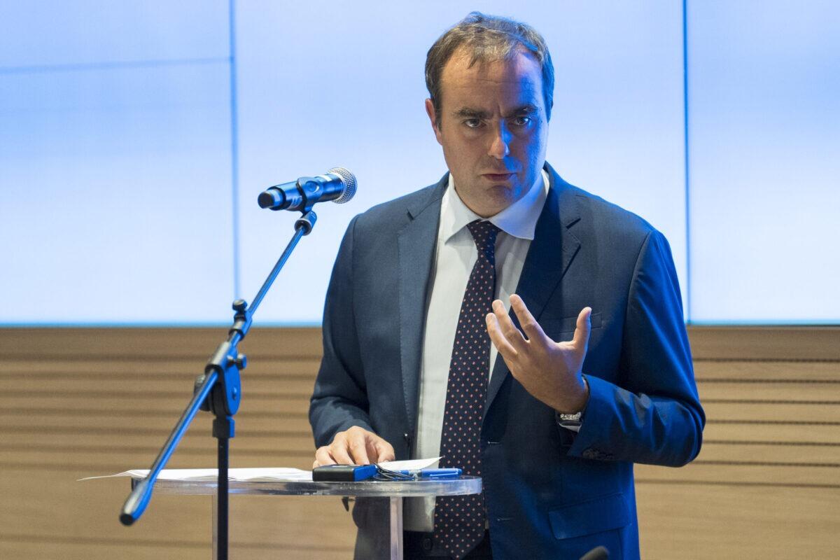 Dimissioni lampo in Francia | Perché Macron è in crisi totale? - 