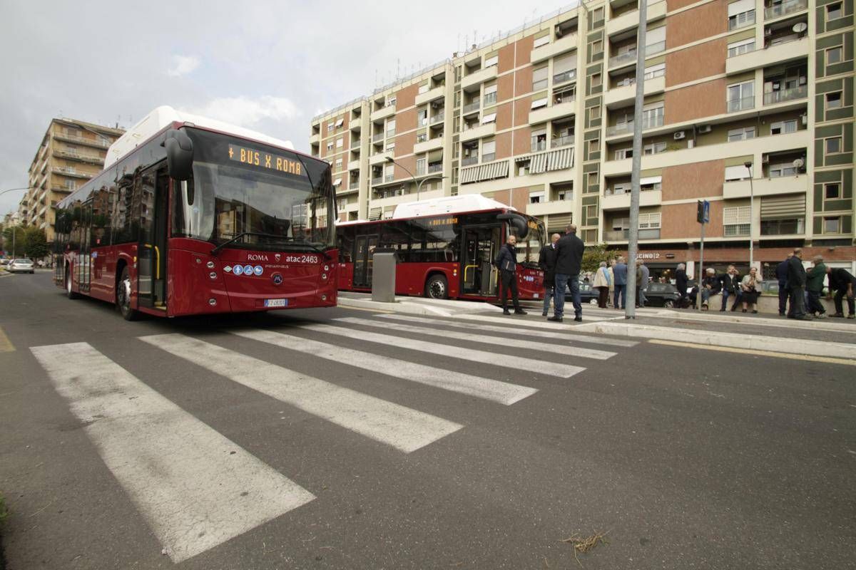 Sciopero dei trasporti oggi 10 ottobre 2025, a Roma metro e bus a rischio: orari e linee interessate -