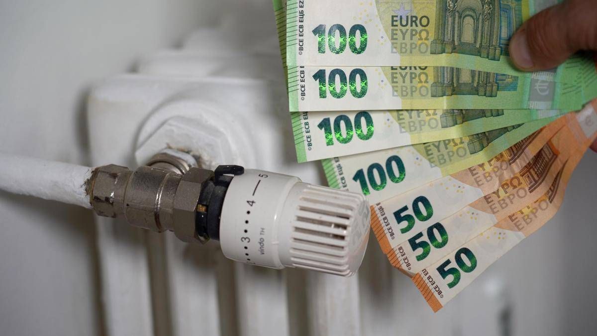 Riscaldamenti al via il 15 ottobre, per le famiglie spesa di oltre mille euro in bollette del gas -