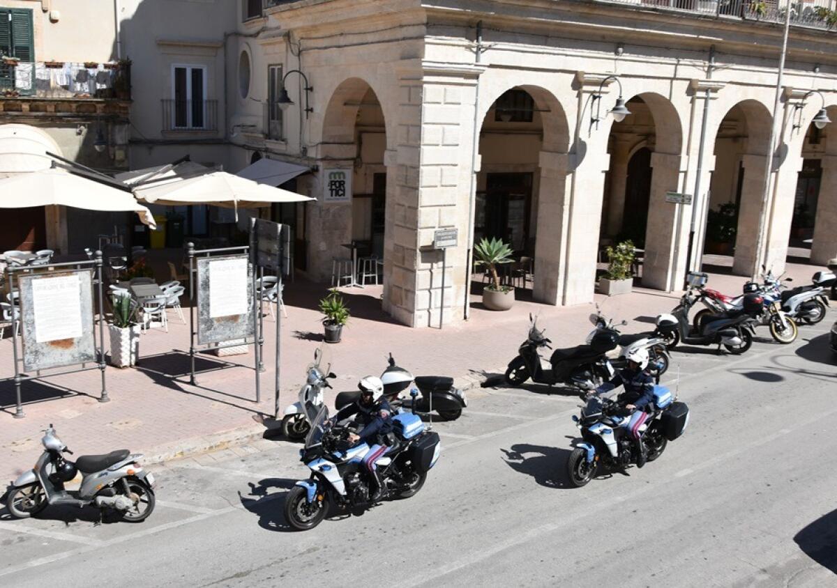 Aggressione in pizzeria a Ragusa | Cosa ha spinto un uomo a minacciare gli addetti con una bottiglia? - 