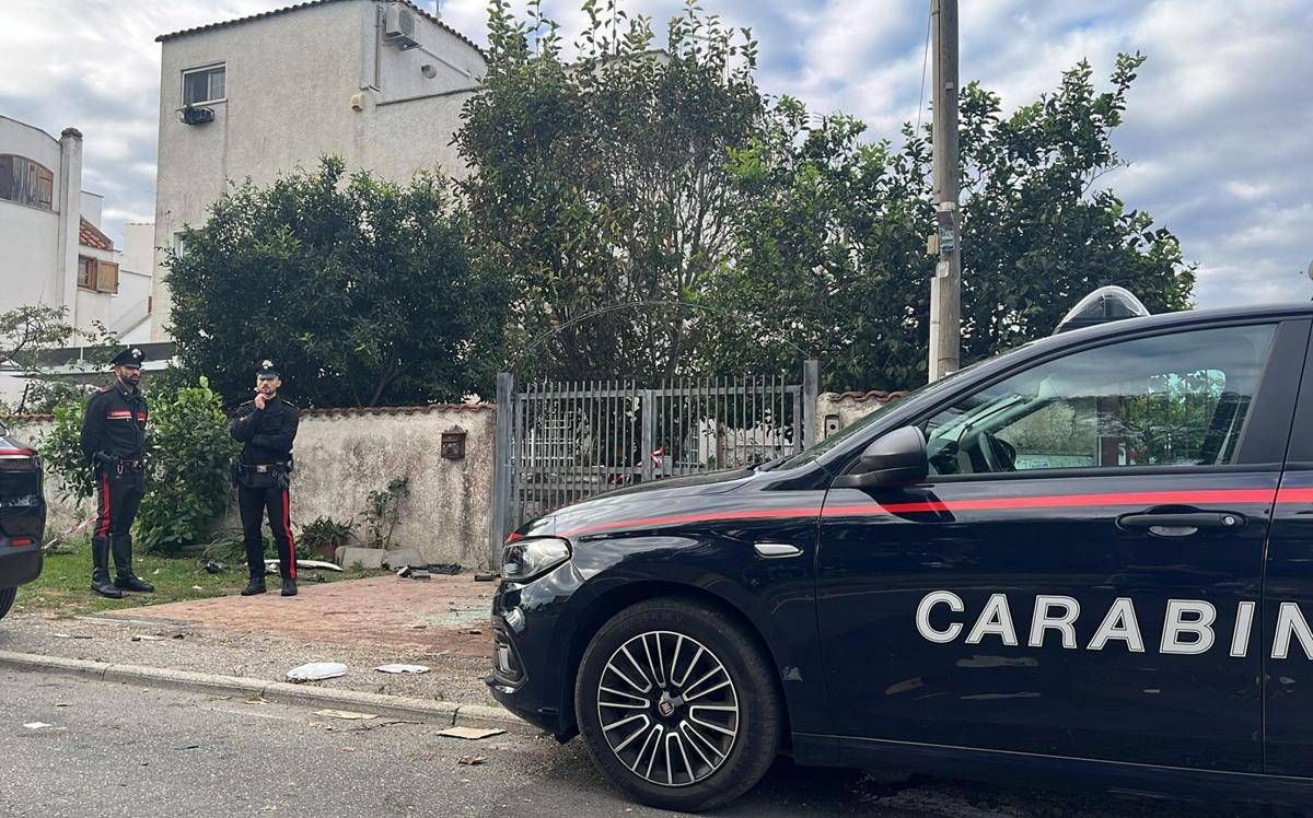 Bomba distrugge auto di Ranucci, la vicina: "Un boato, abbiamo sentito le pareti tremare" -
