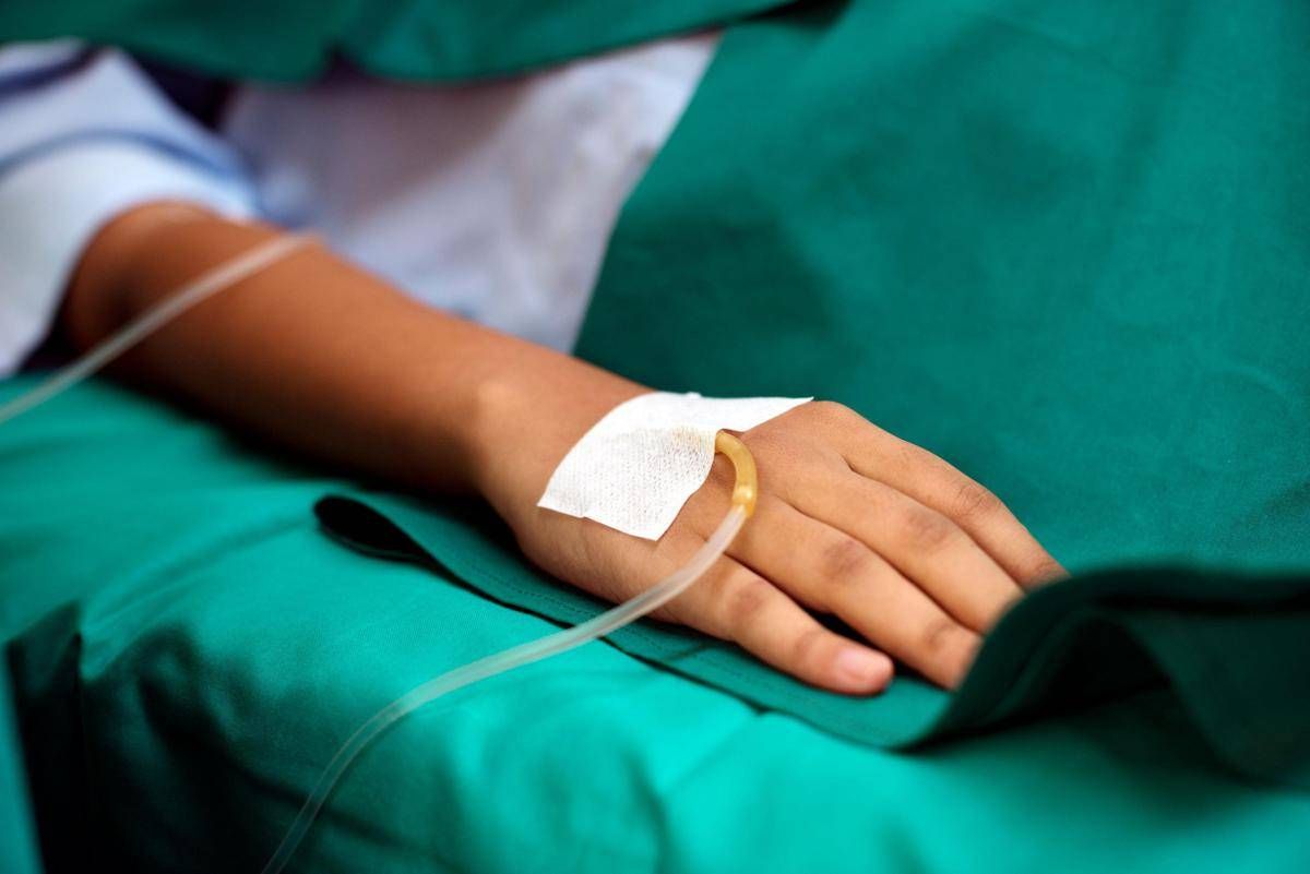 Pensava fosse mal di schiena, 38enne muore di cancro al retto otto settimane dopo i primi sintomi - 