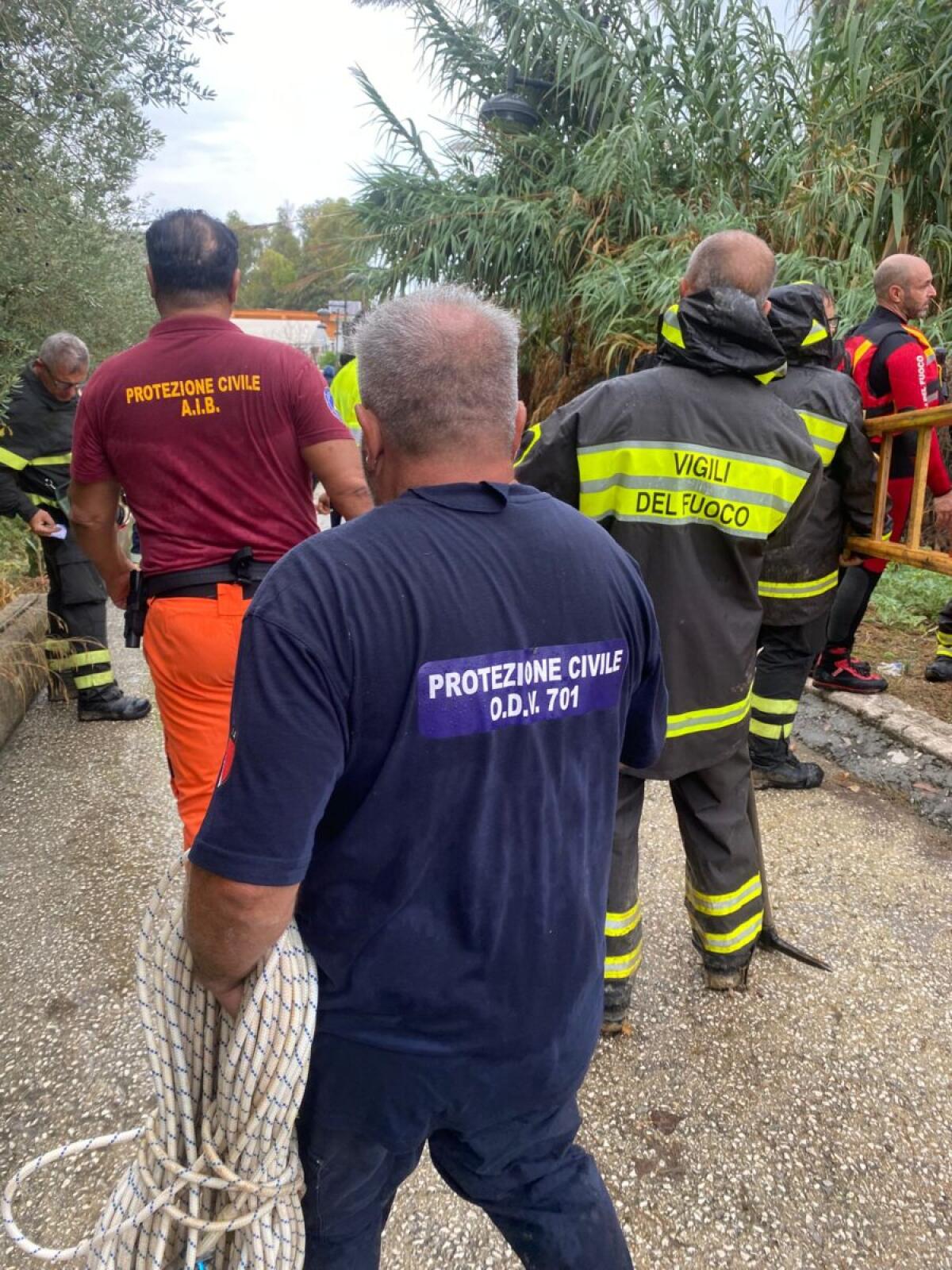 Allagamenti a Favara | La verità sulla manutenzione dei tombini che potresti ignorare! Protezione Civile in azione! -