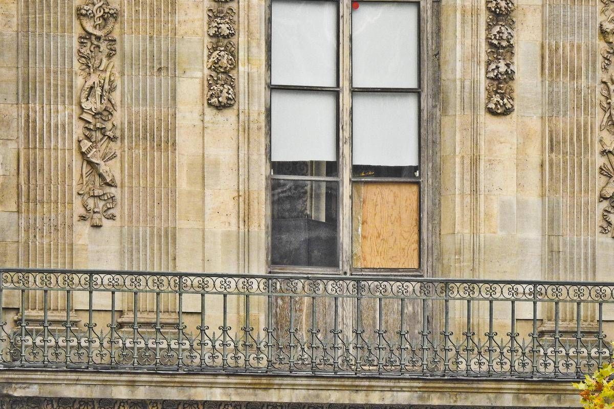 Furto al Louvre, ecco quanto valevano i gioielli della corona: la stima della procura di Parigi -