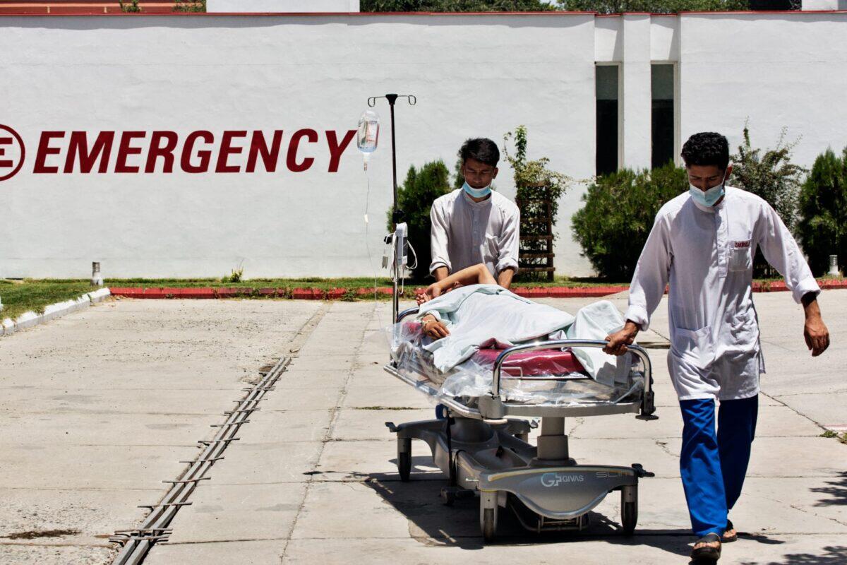 Esplosioni a Kabul: Emergenza sanitaria | Perché il passato di guerra continua a colpire innocenti? -