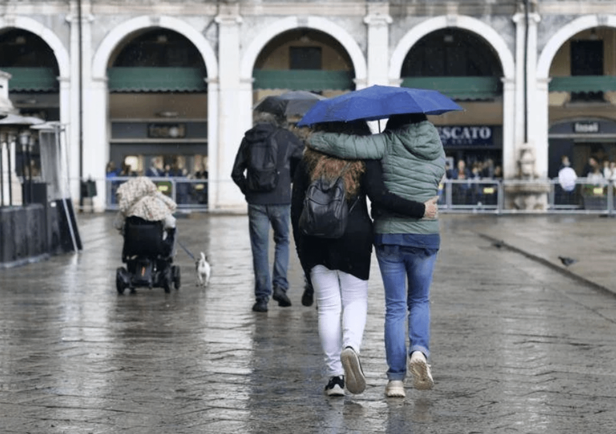 Maltempo nel weekend, in arrivo piogge e venti forti: ecco quando e dove -