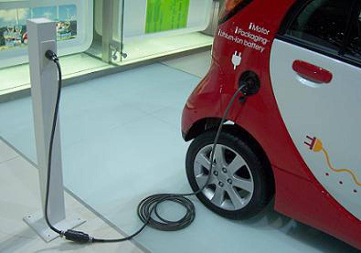 Bonus auto elettriche 2025, oggi il click day per gli incentivi: requisiti, come richiederlo - 