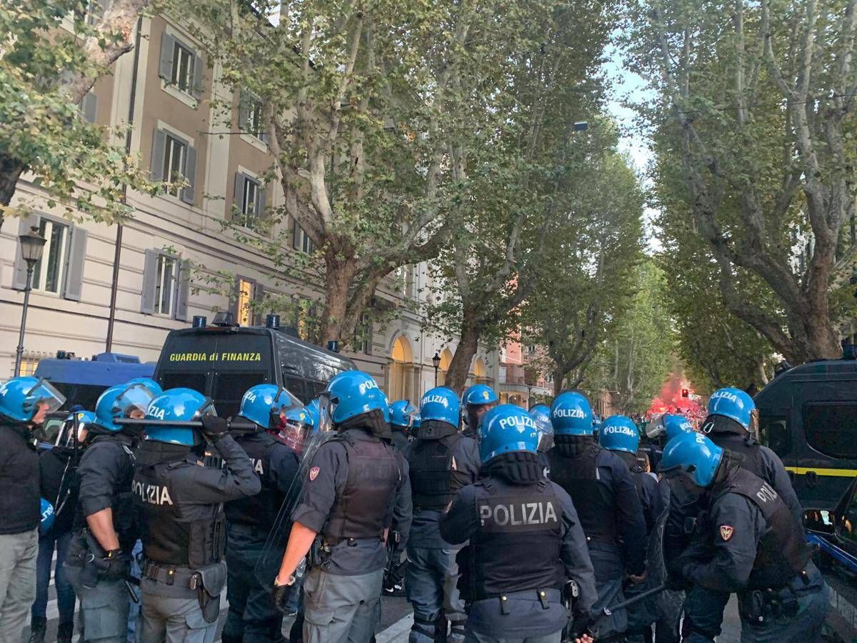 Cronista Adnkronos minacciata durante corteo pro Pal a Roma: la solidarietà della politica - 