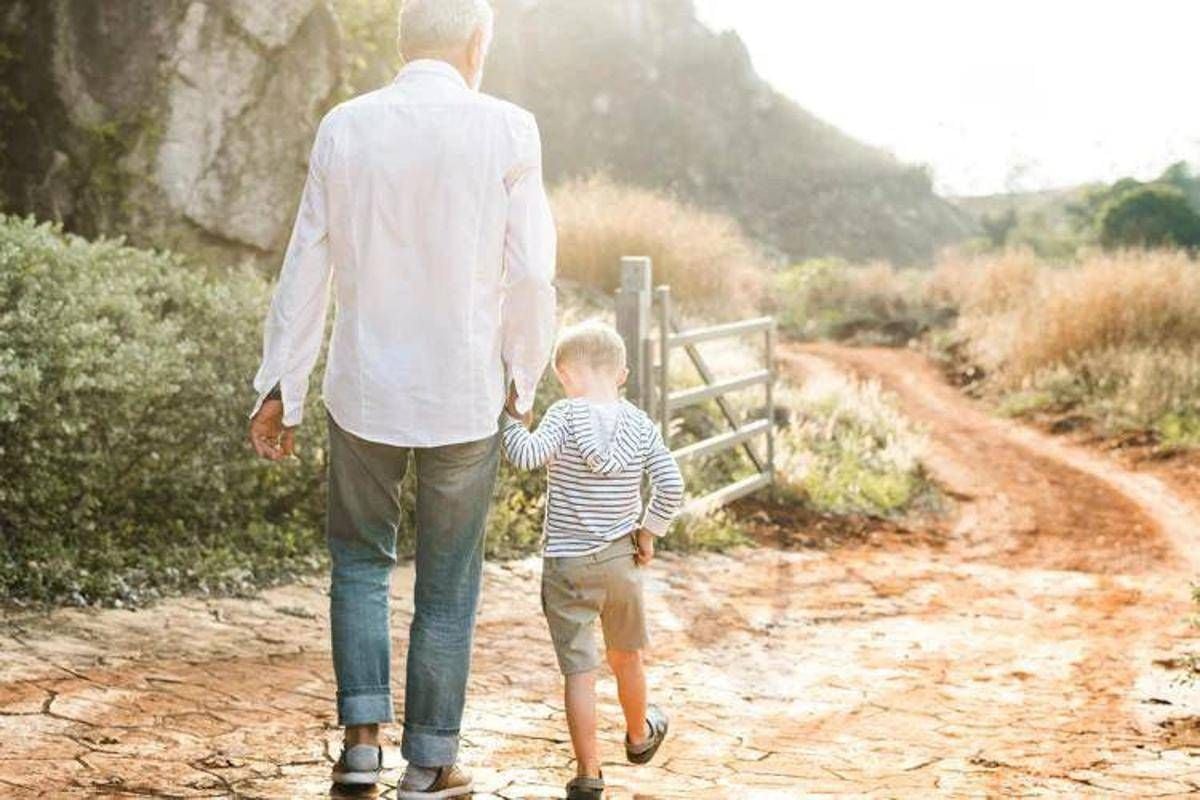Oggi è la festa dei nonni, perché sono fondamentali per famiglia e società - 