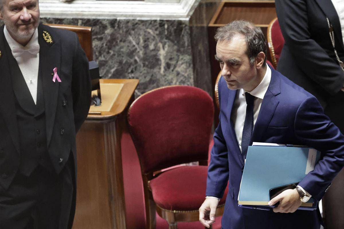 Francia, Lecornu salvo per 18 voti: respinta prima mozione di sfiducia -