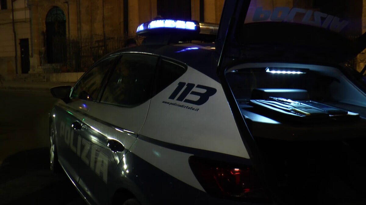 Arrestato un giovane a Palermo mentre cercava di ingoiare la droga | Cosa nascondeva davvero il suo scooter? -