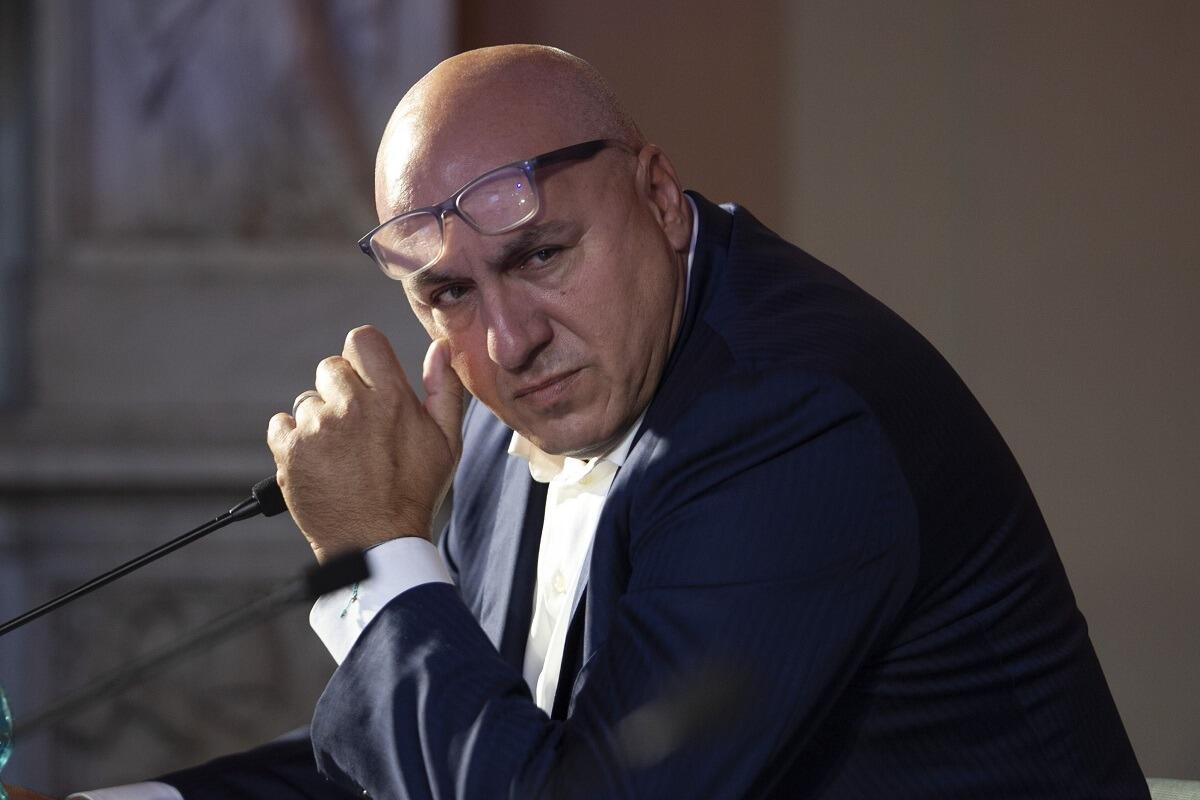 Crosetto rivela numeri scioccanti | L'Italia è davvero vittima di una guerra ibrida? -